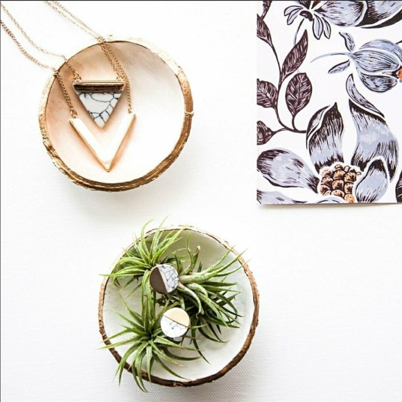 White Marble Stone Layered Triangle Necklace - Picture 2 of 7